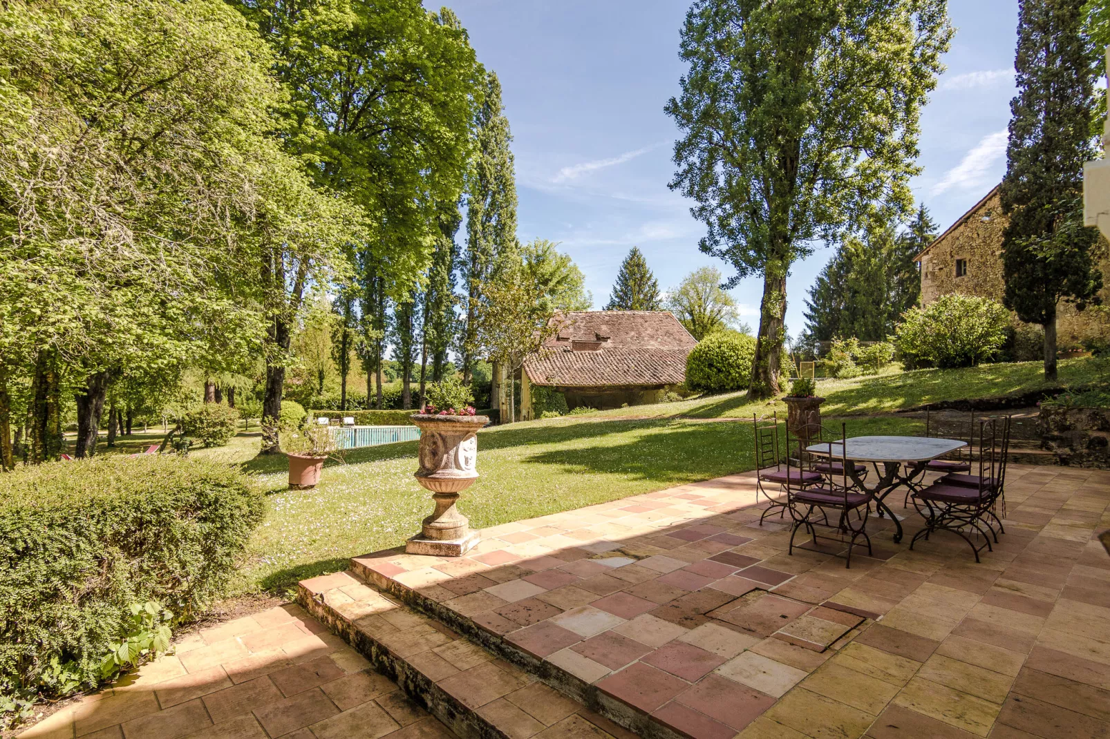 Manoir de la Baronie 21P-View summer