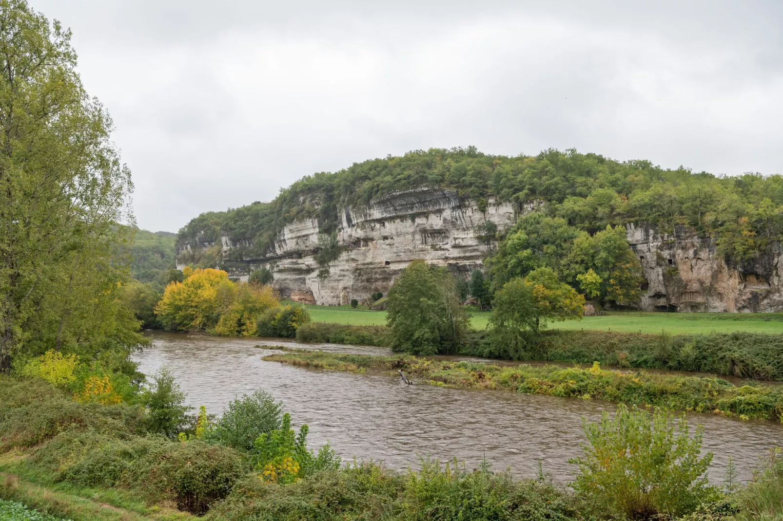 Le Moustier-Zones d'été à 5 km