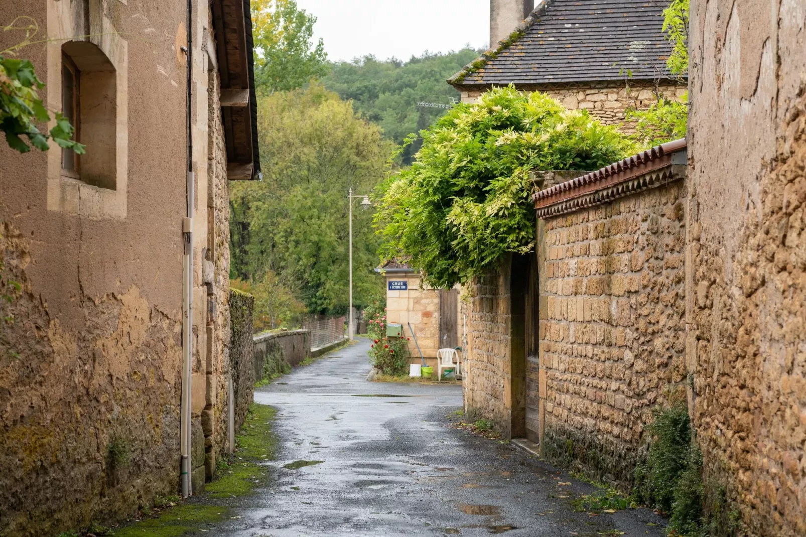 Le Moustier-Zones d'été à 1 km