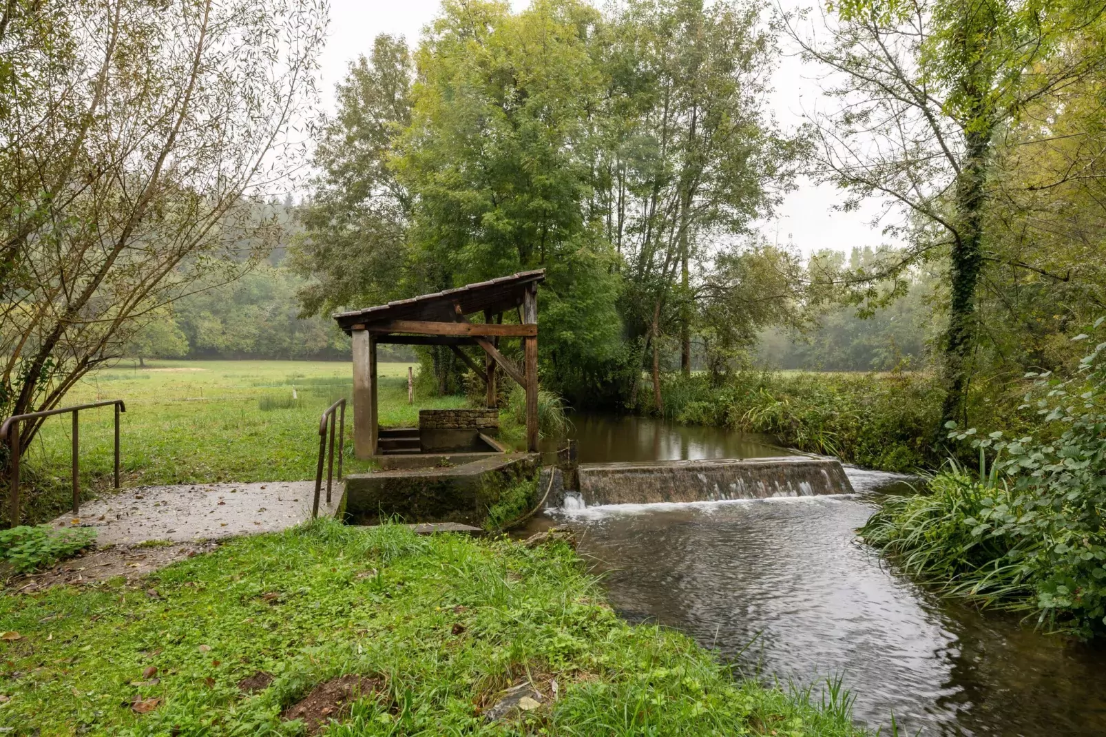 Le Moustier-Zones d'été à 1 km