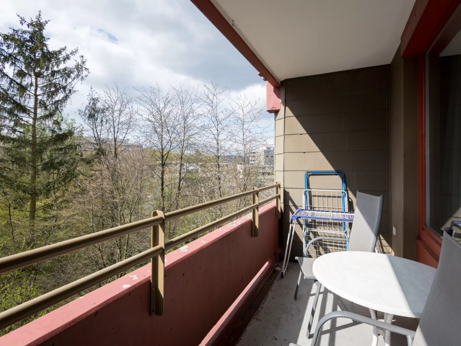 Flora (B306)-Outside