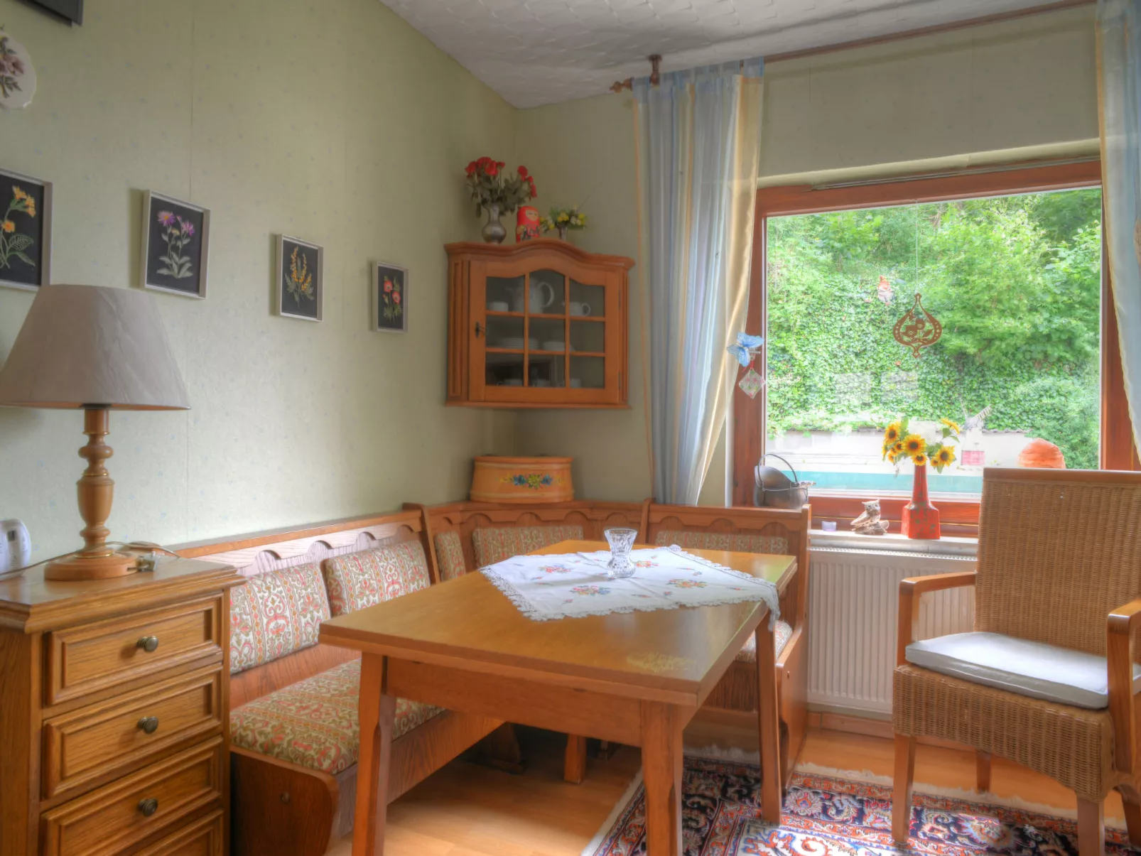 Am Dohlenberg + Steintisch-Inside