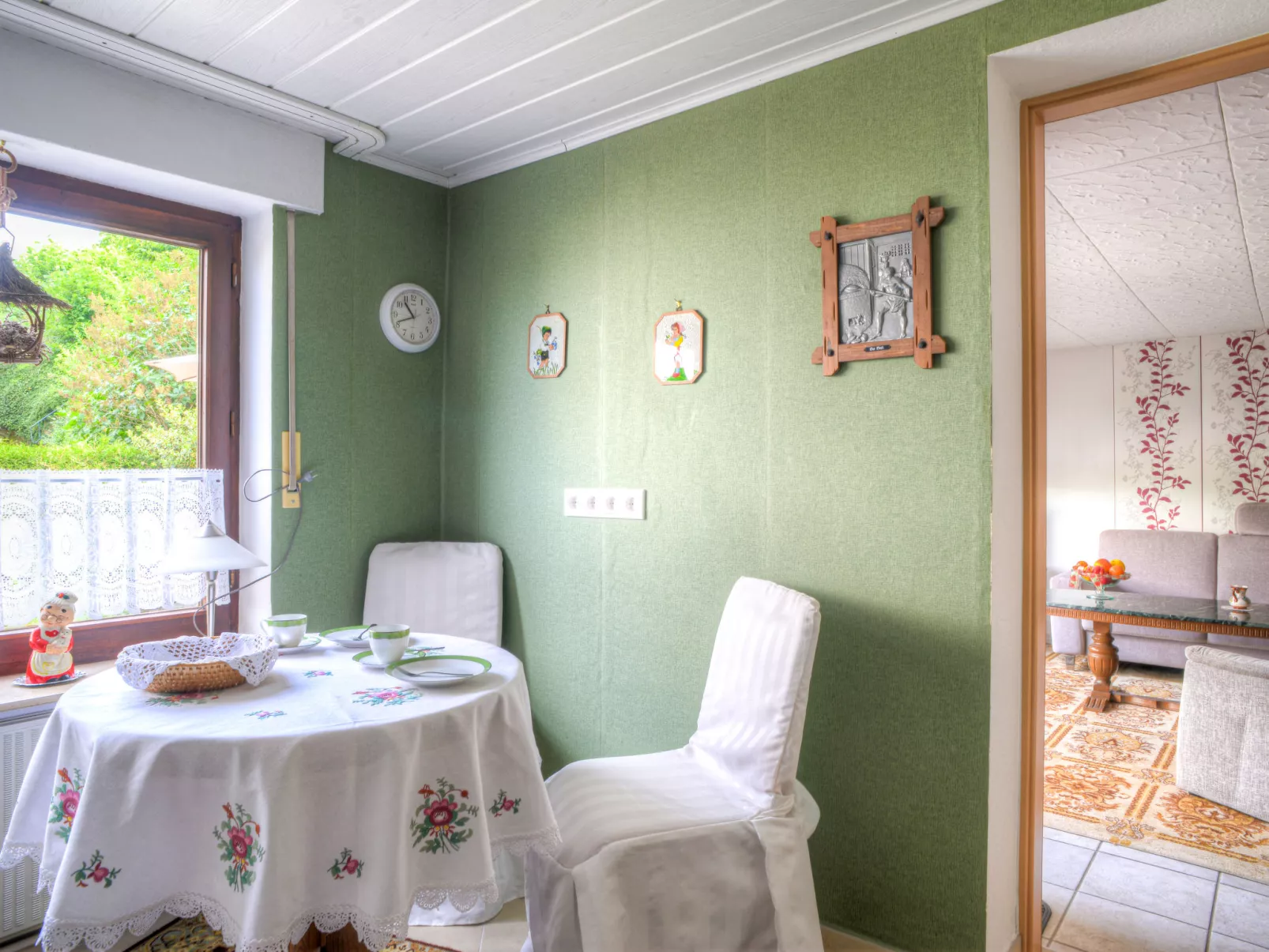 Am Dohlenberg + Steintisch-Inside