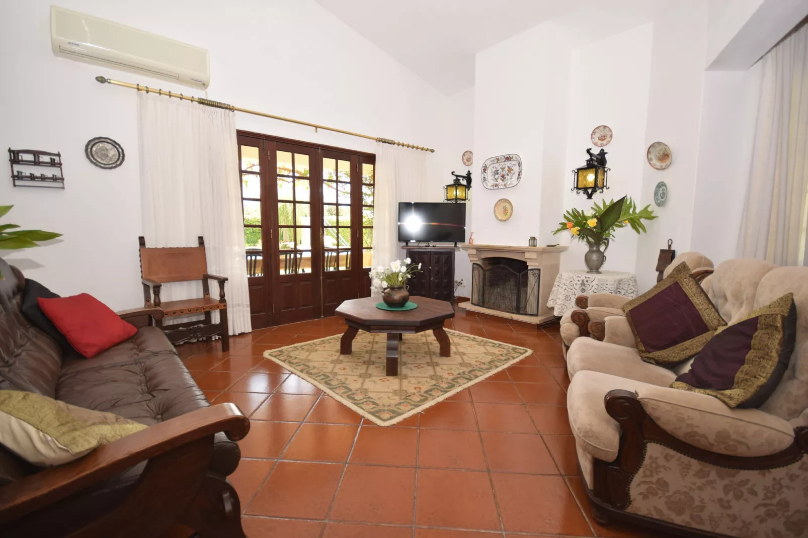 Vivenda Ferreiras-Living room