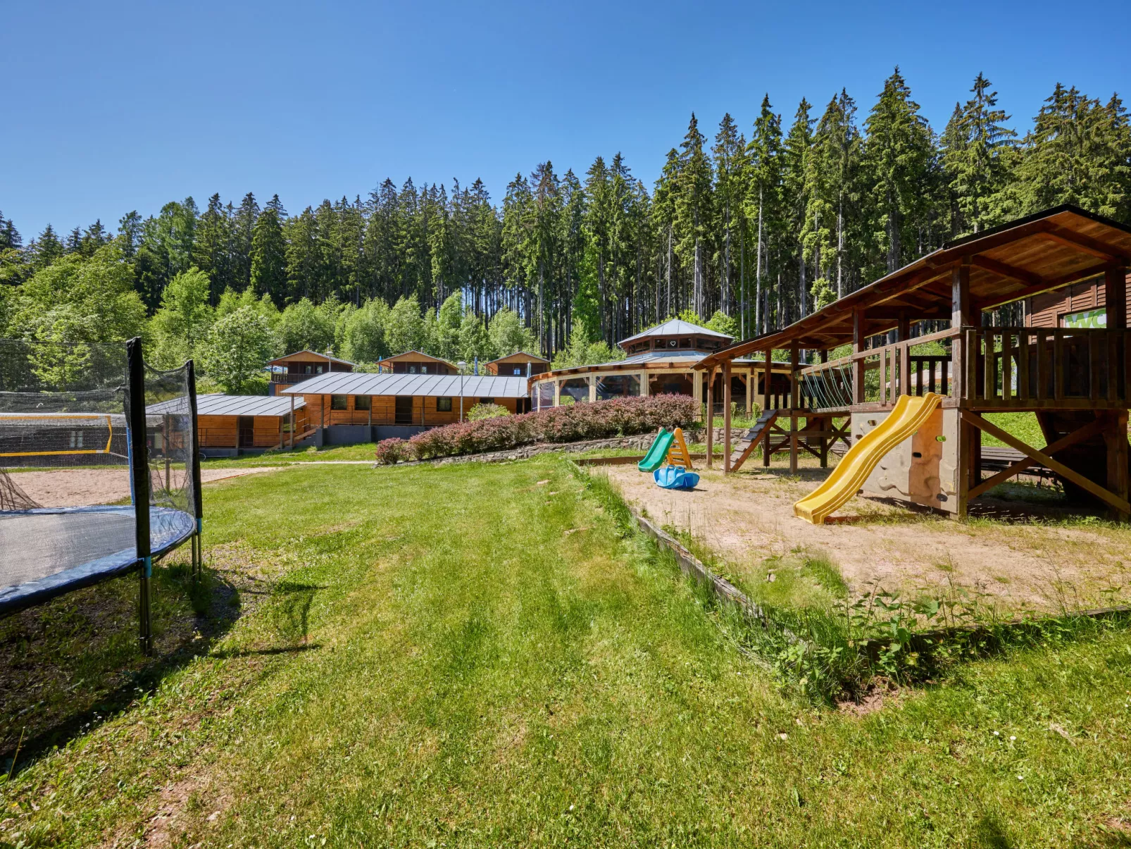 Luxe Timber Lodge & Relaxing Bath”-Outside