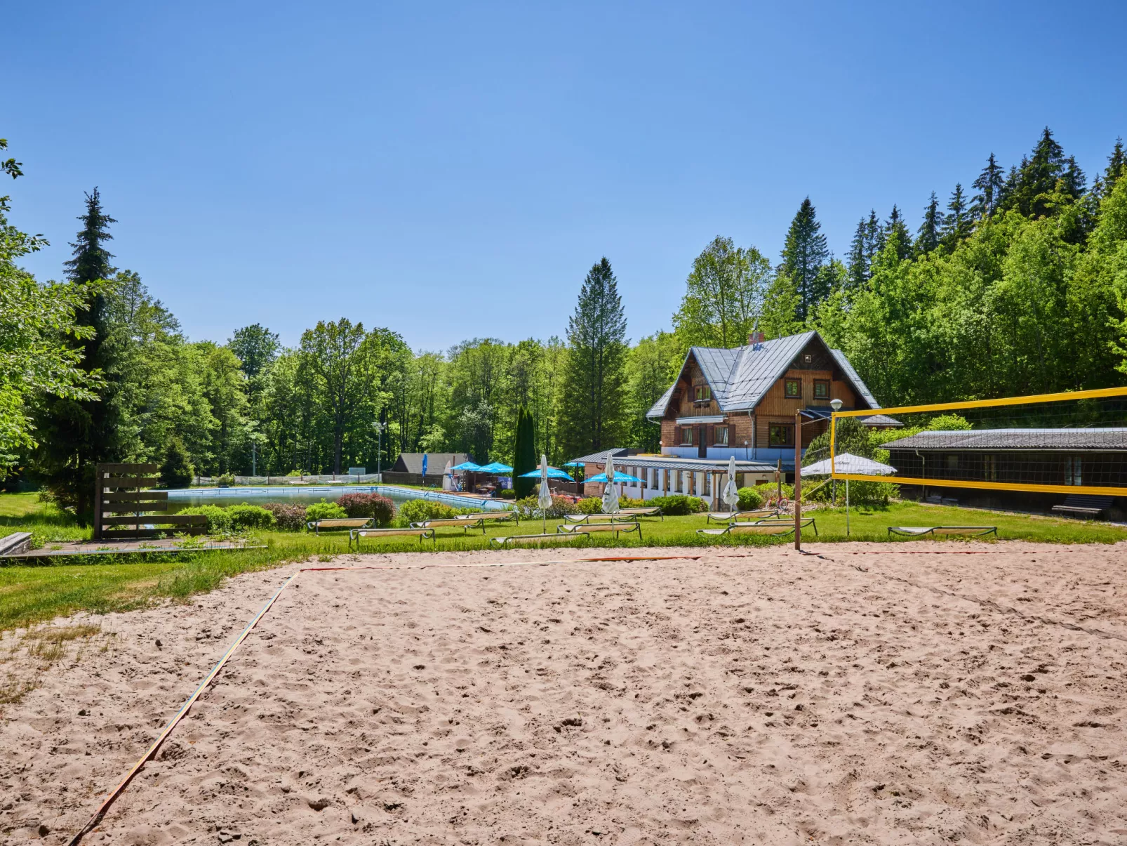 Luxe Timber Lodge & Relaxing Bath”-Outside