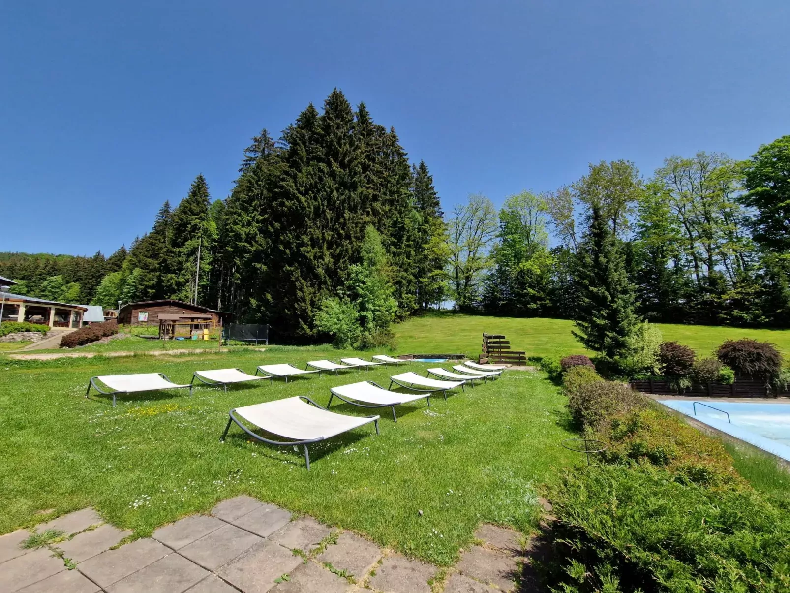 Luxe Timber Lodge & Pet Retreat-Outside