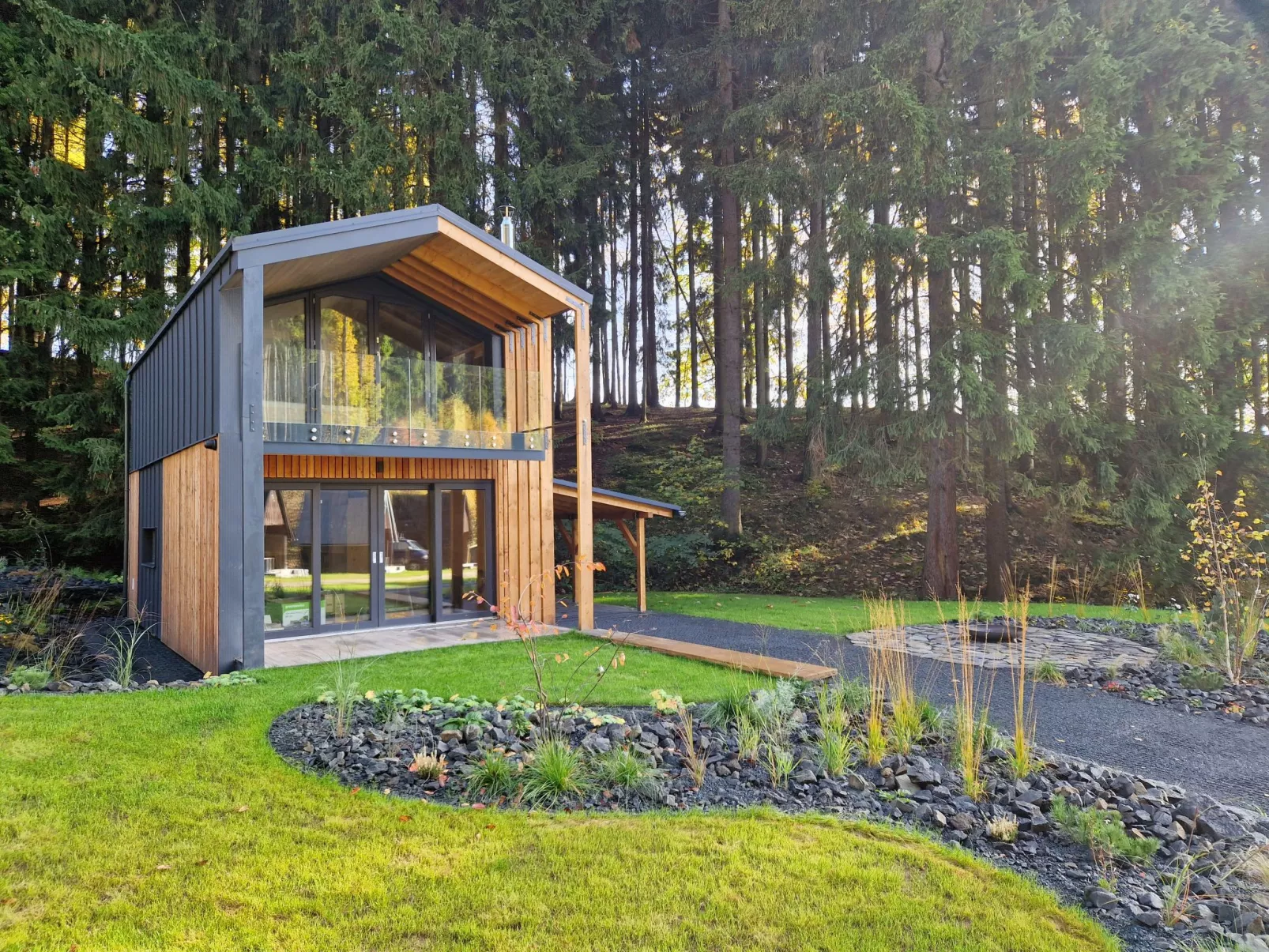 Luxe Timber Lodge & Pet Retreat-Outside