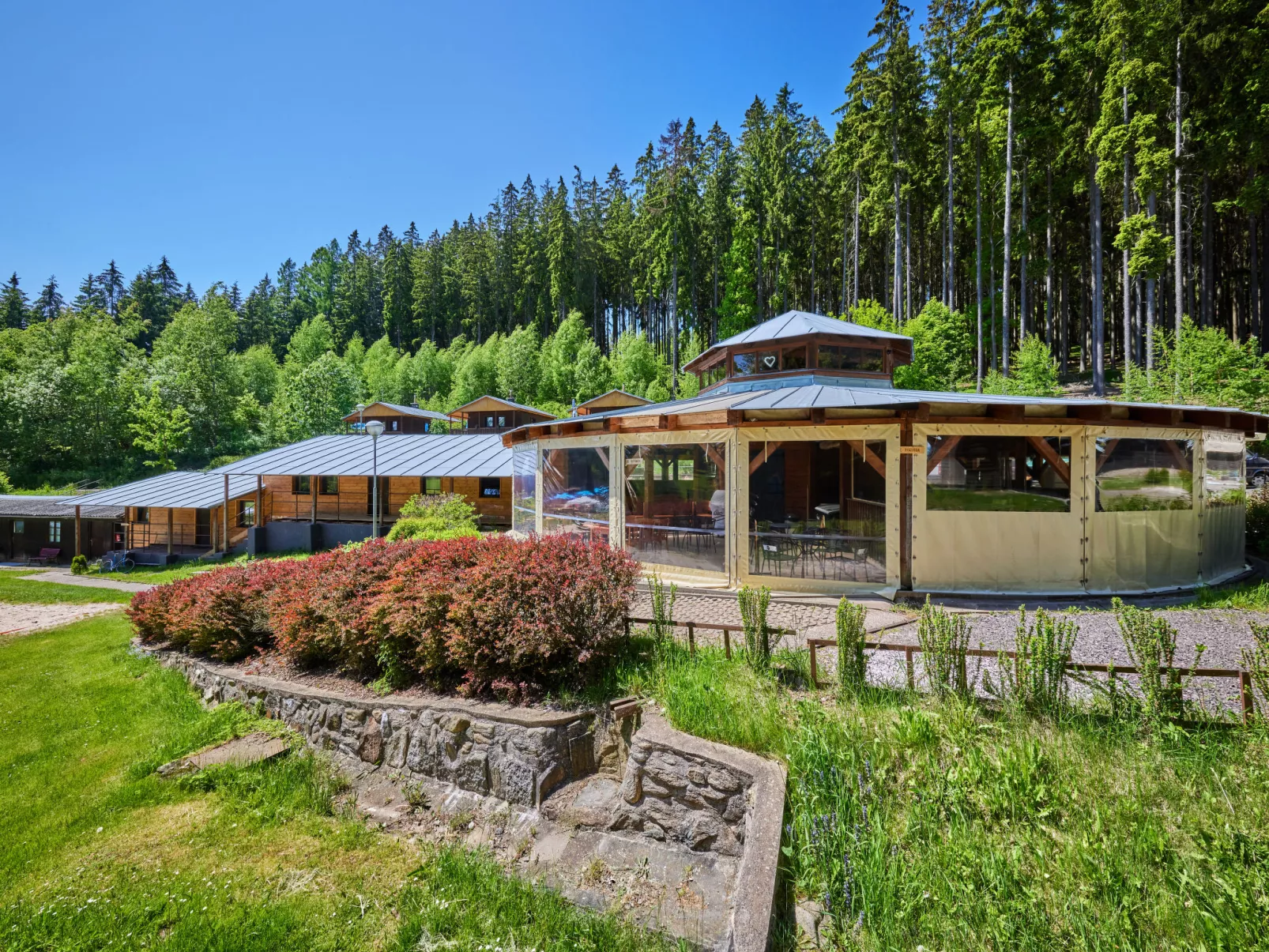 Luxe Timber Lodge & Pet Retreat-Inside