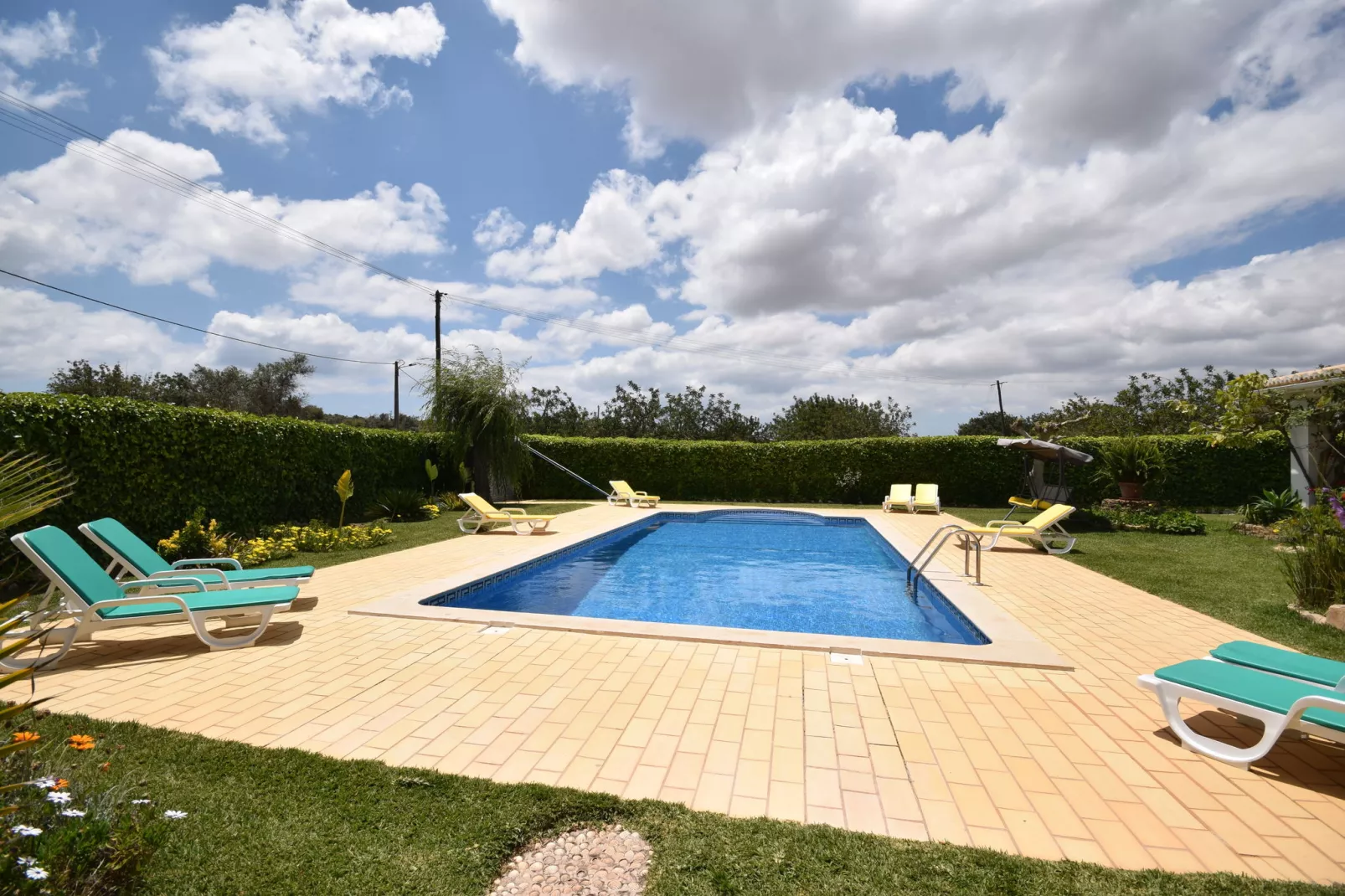 Vivenda Ferreiras-Pool