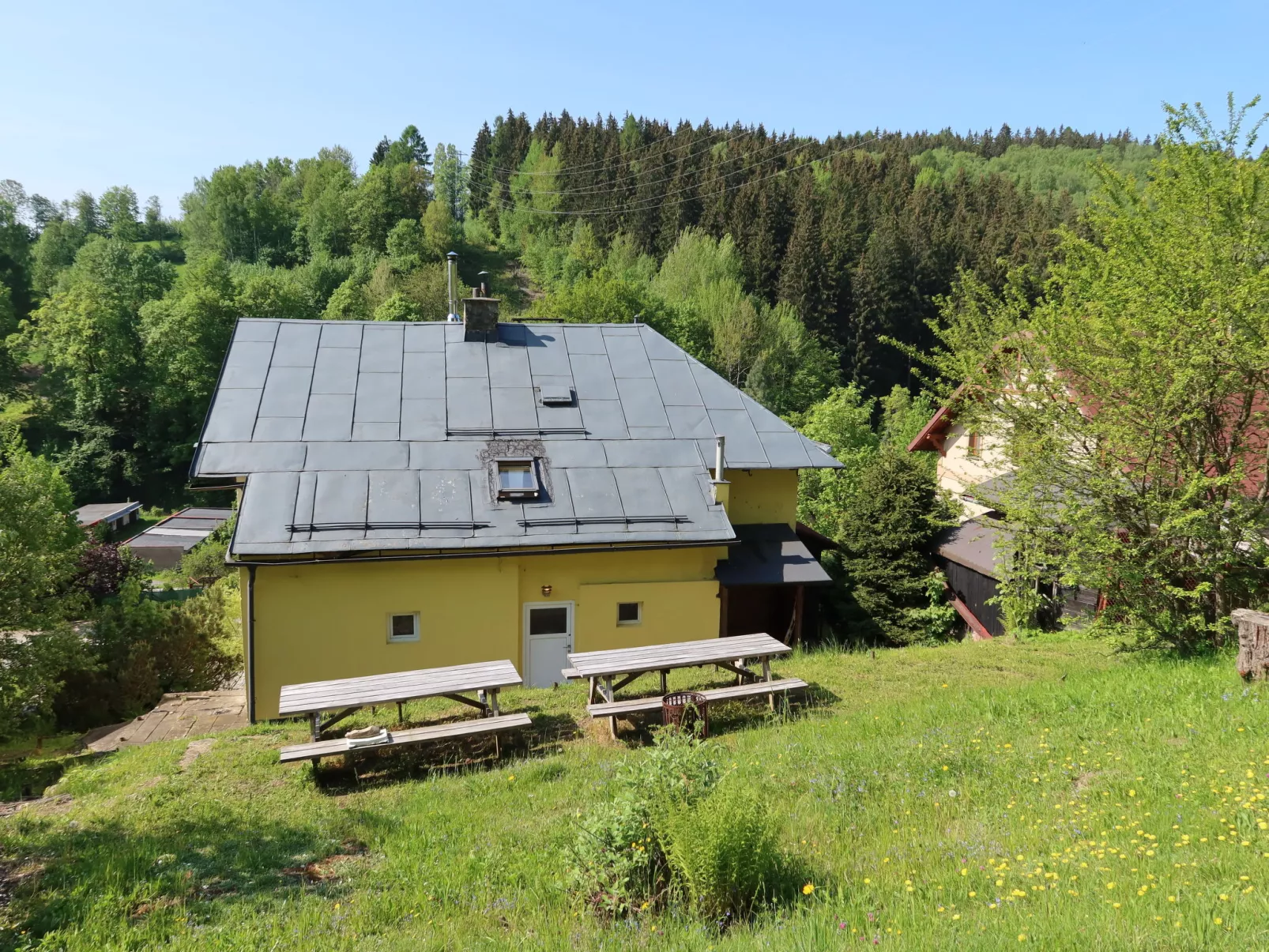 Hillside Lodge & Garden-Outside