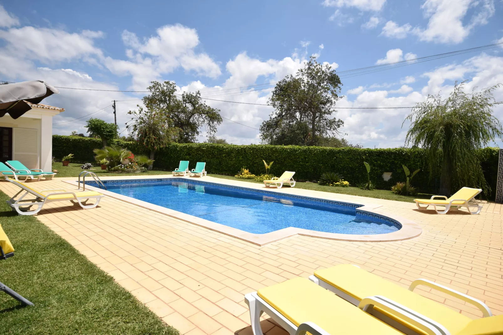 Vivenda Ferreiras-Pool