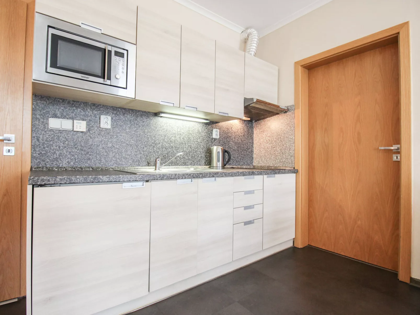 Resident Harrachov B-Inside