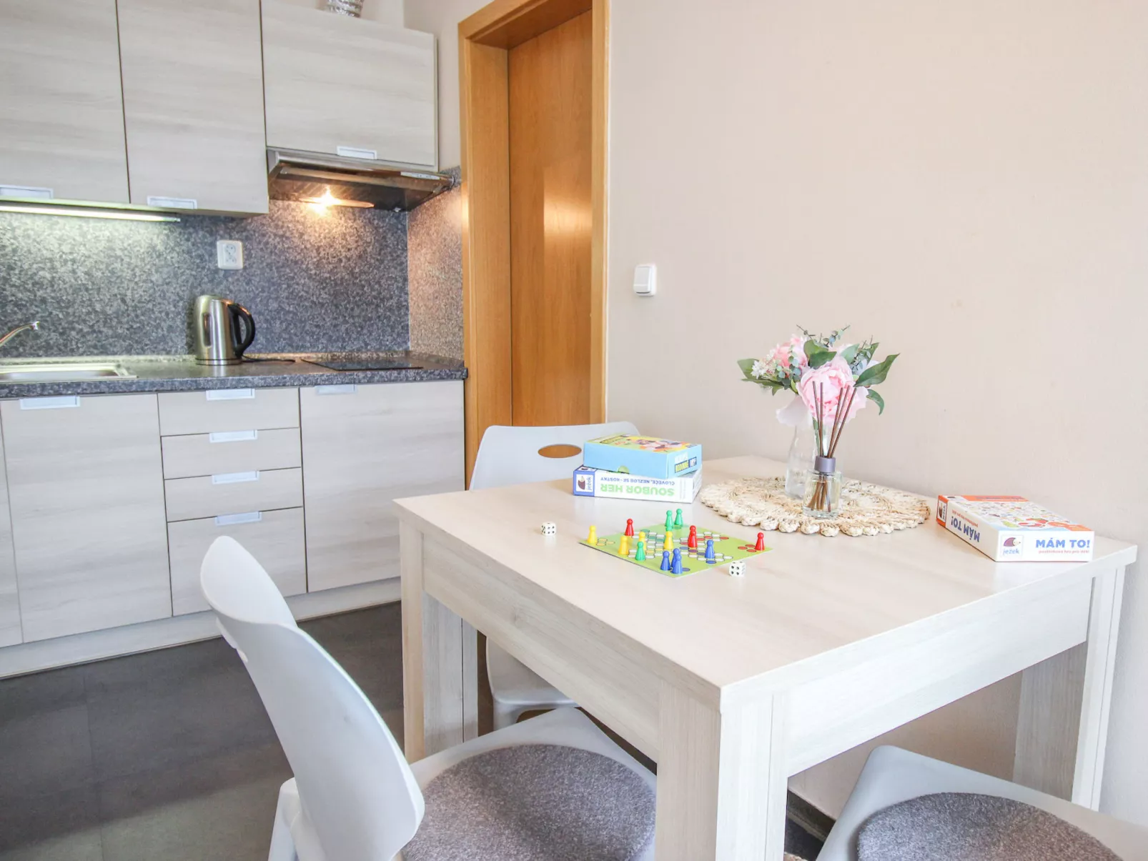 Resident Harrachov B-Inside