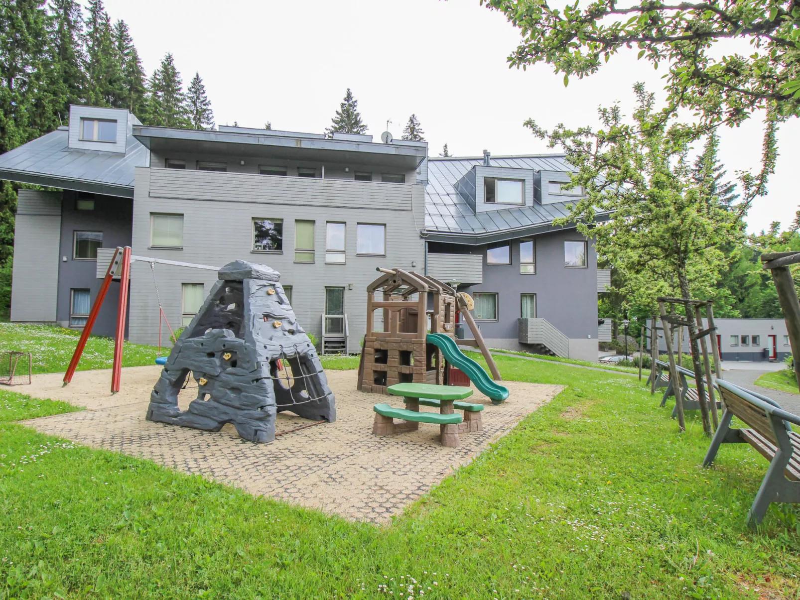 Resident Harrachov B-Outside