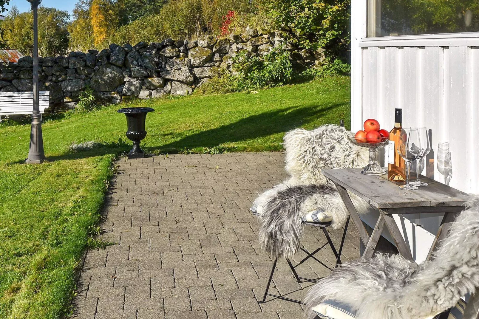 Family Oasis with Lake View-By Traum