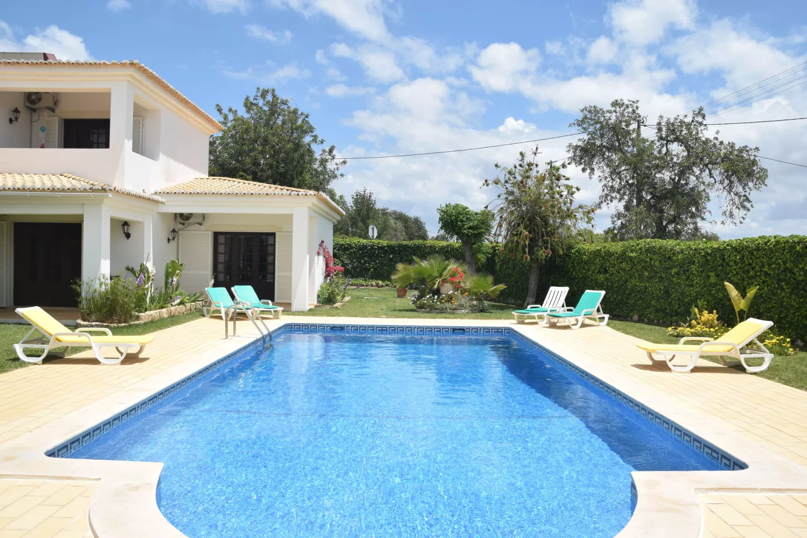 Vivenda Ferreiras-Pool