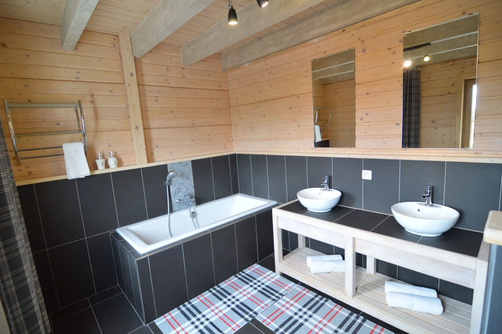 Chalet Du Soleil Grand Luxe-Bathroom