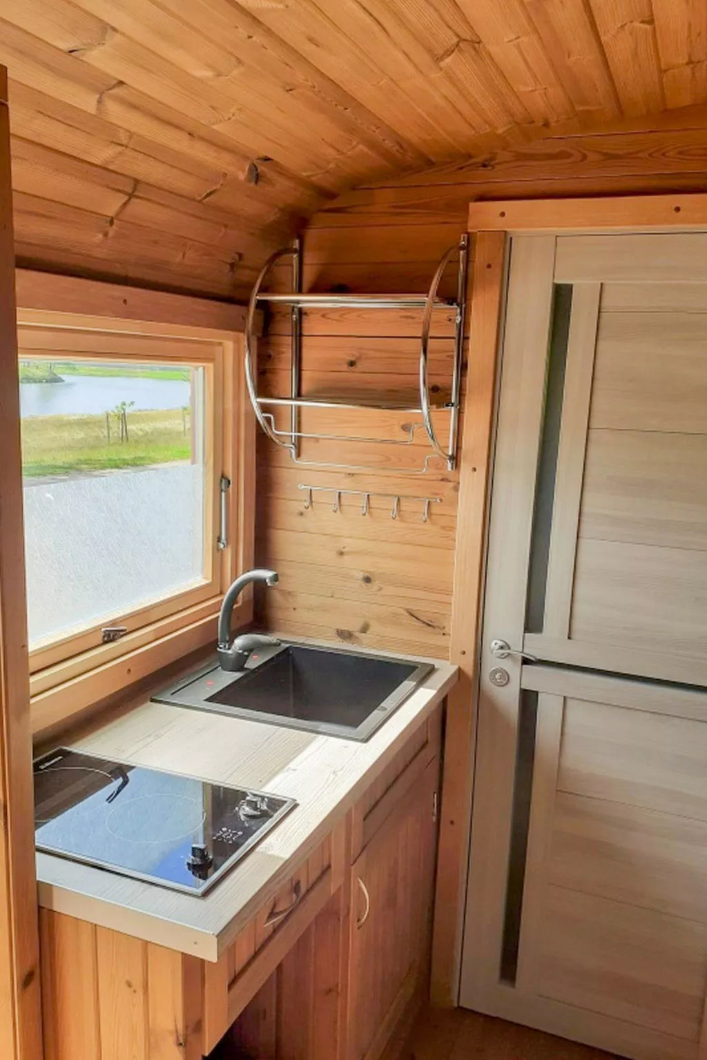 Kemp Stříbrný rybník-Drinnen