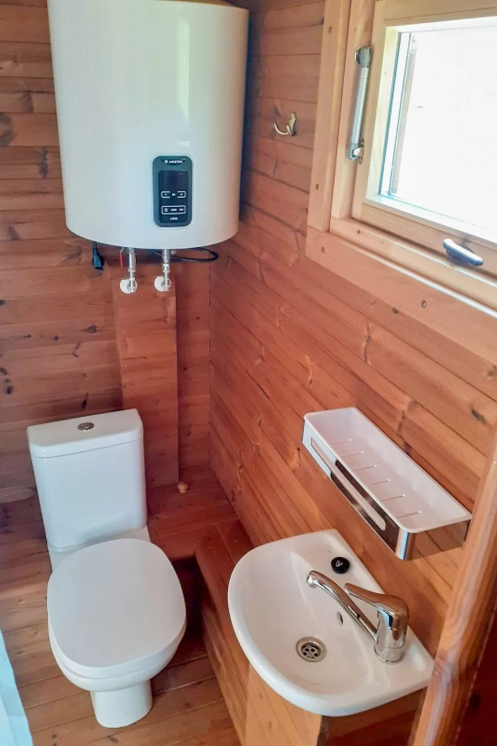 Kemp Stříbrný rybník-Drinnen