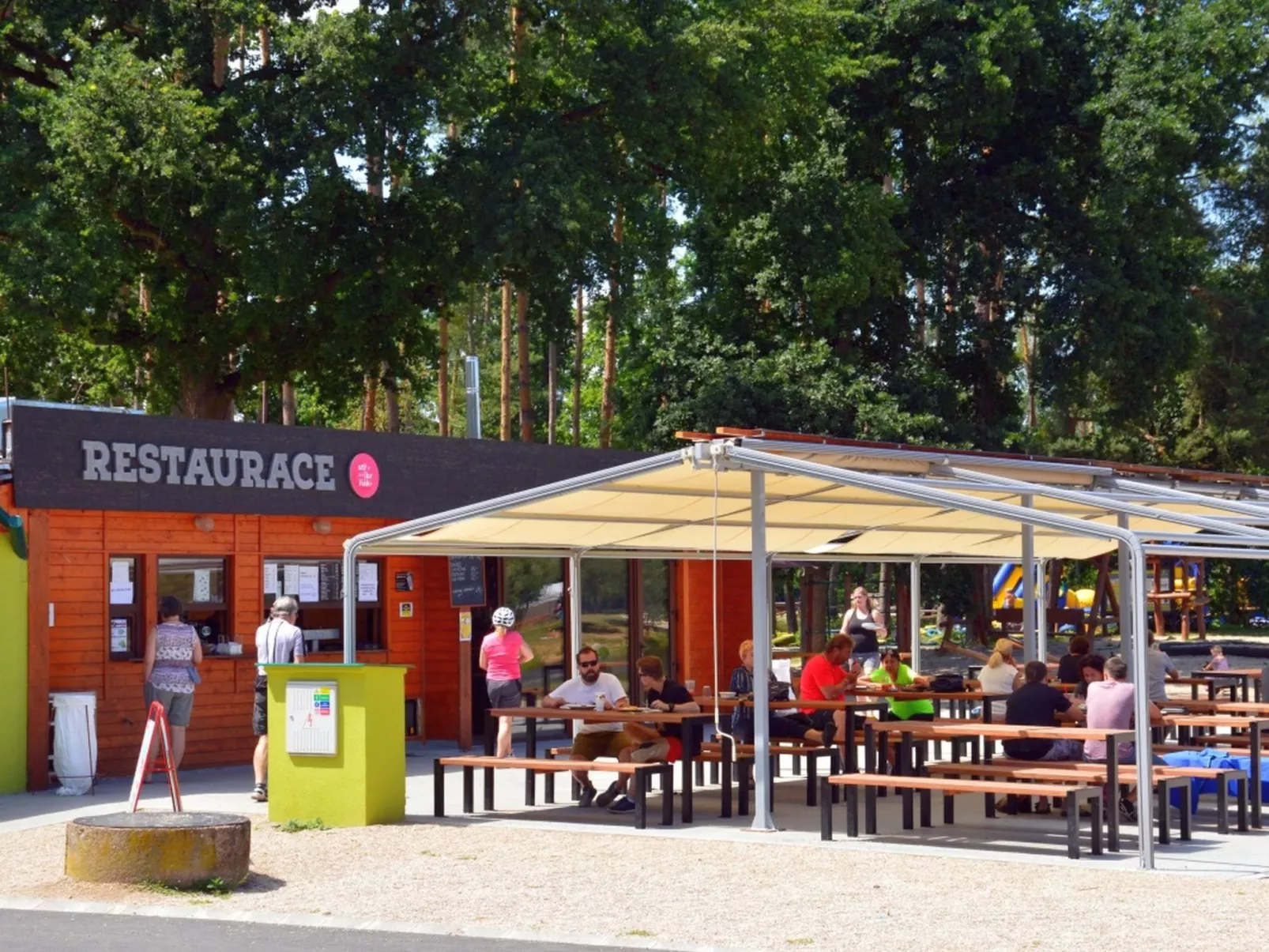 Kemp Stříbrný rybník-Drinnen