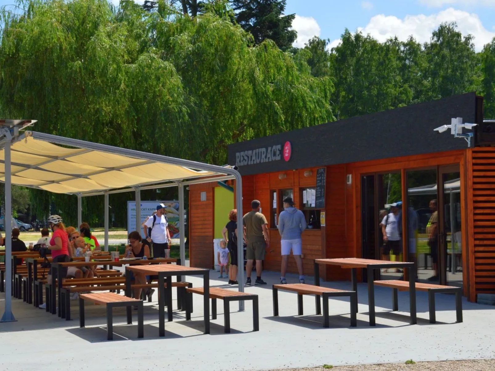 Kemp Stříbrný rybník-Drinnen