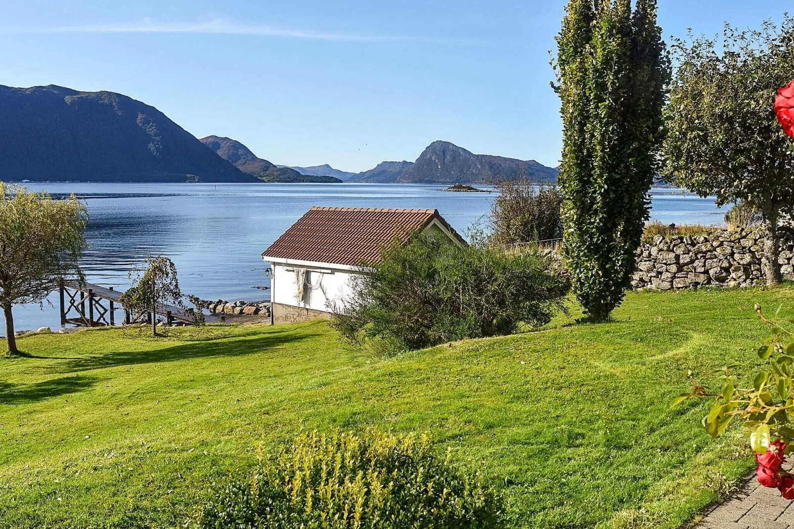 Family Oasis with Lake View-By Traum-Outdoor