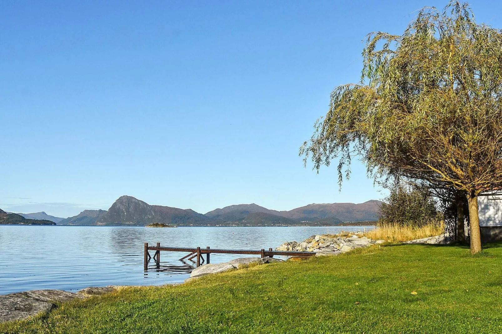 Family Oasis with Lake View-By Traum-Outdoor
