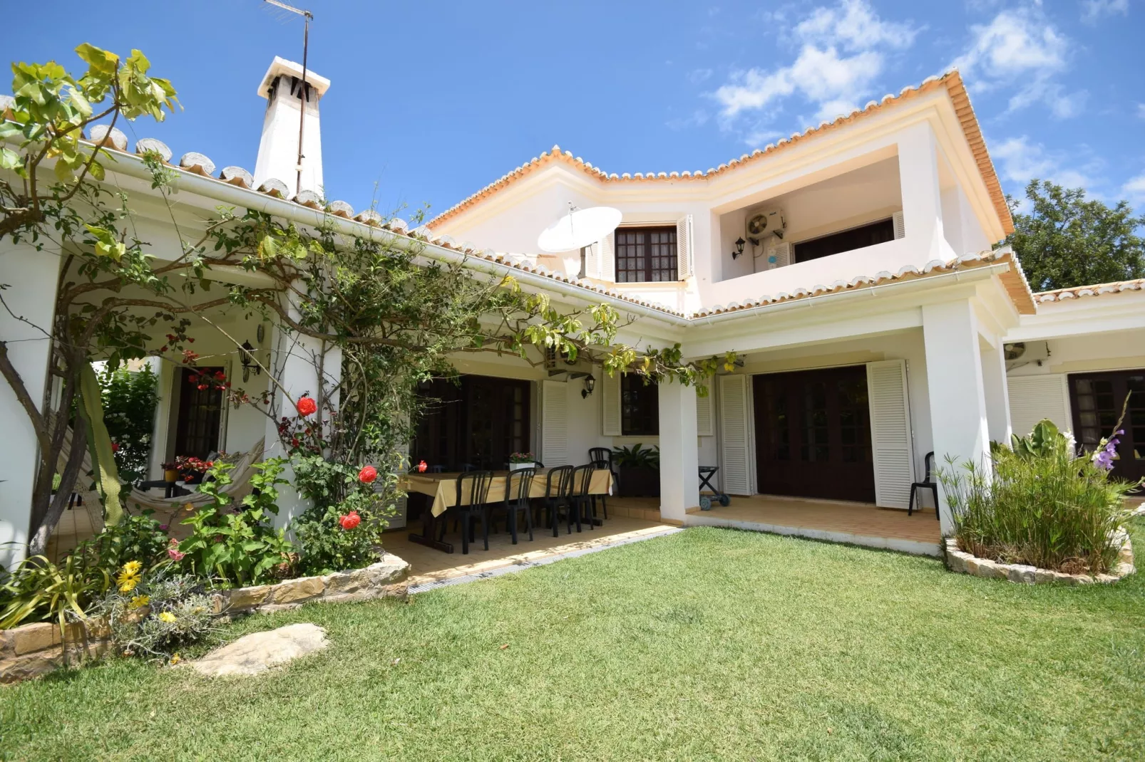 Vivenda Ferreiras-Exterior summer