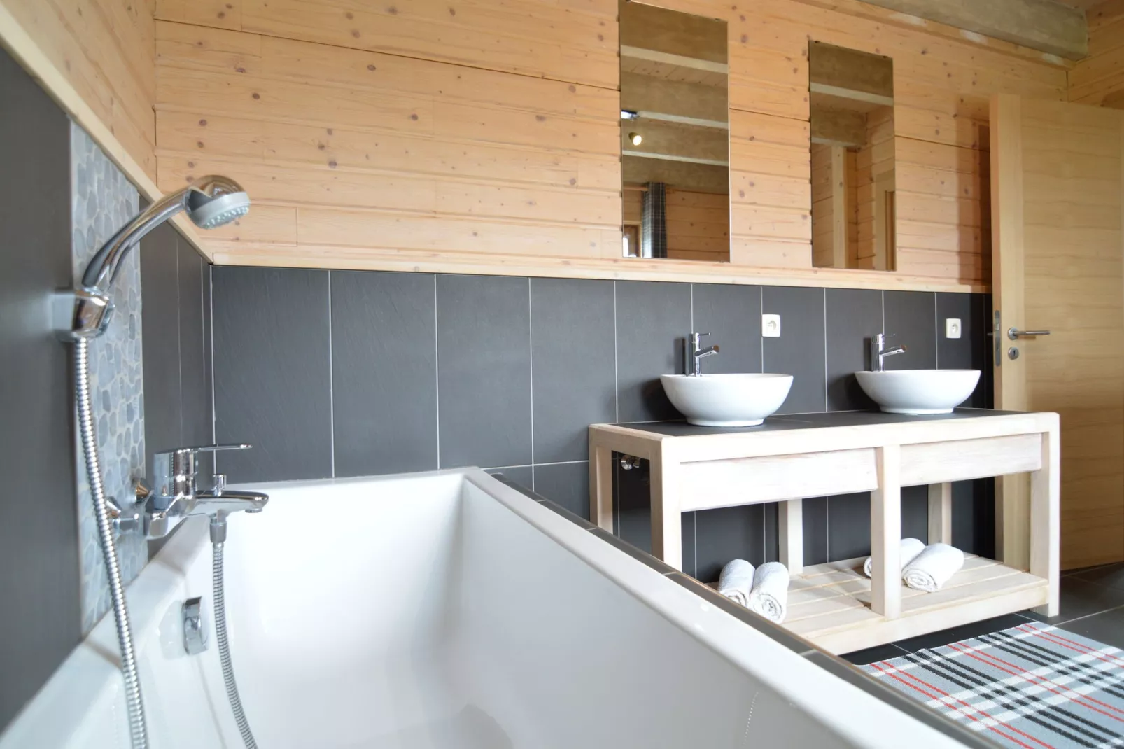 Chalet Du Soleil Grand Luxe-Bathroom