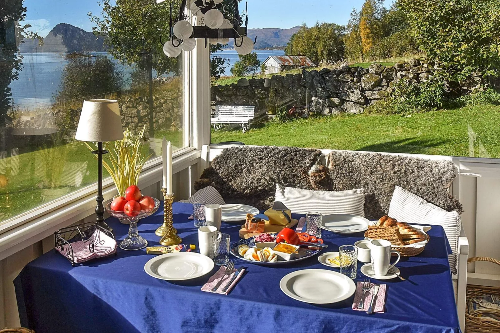 Family Oasis with Lake View-By Traum-Indoor