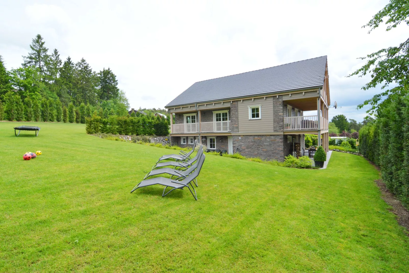 Chalet Du Soleil Grand Luxe-Gardens summer