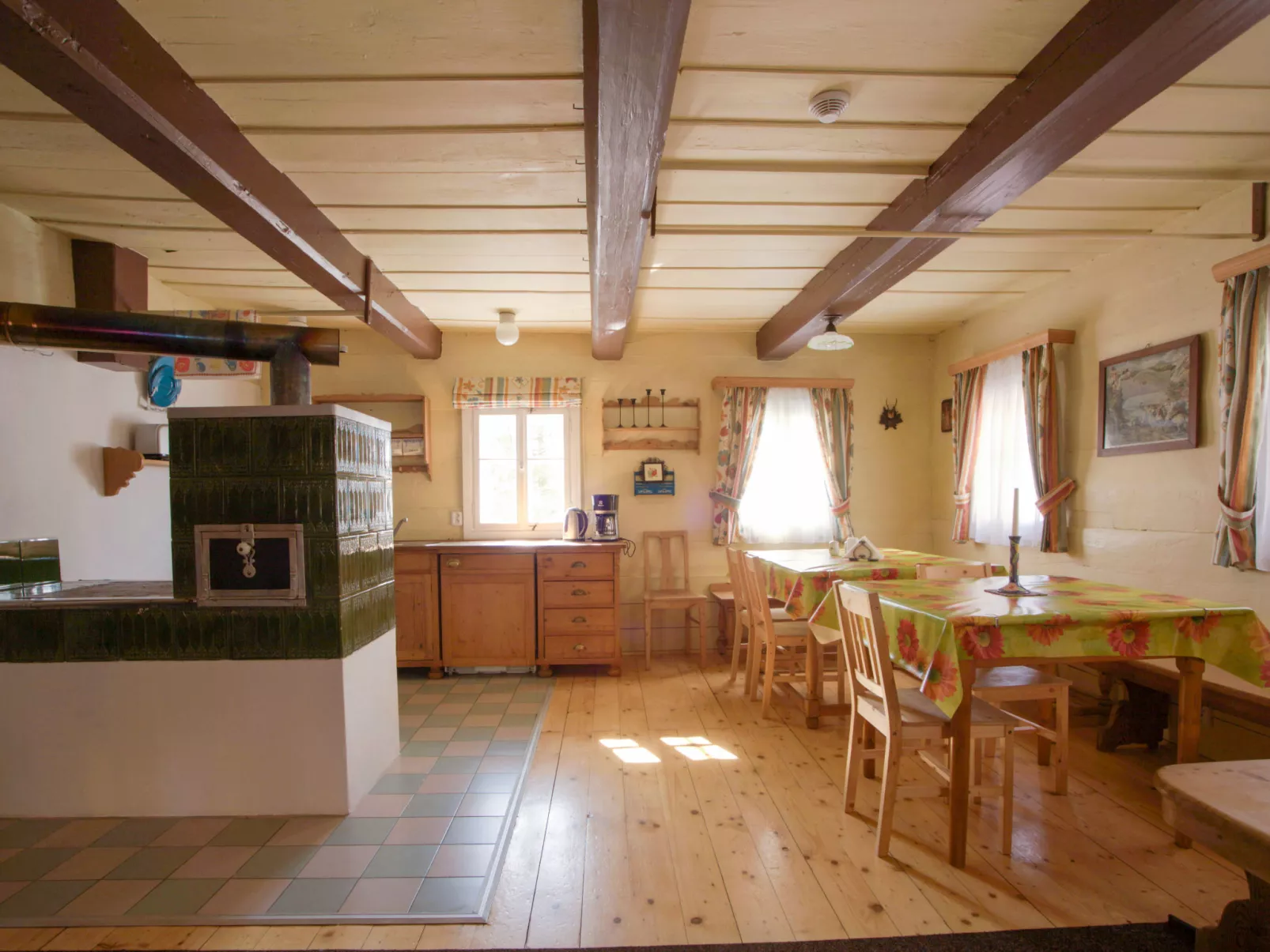 Mezná u Hřenska-Inside