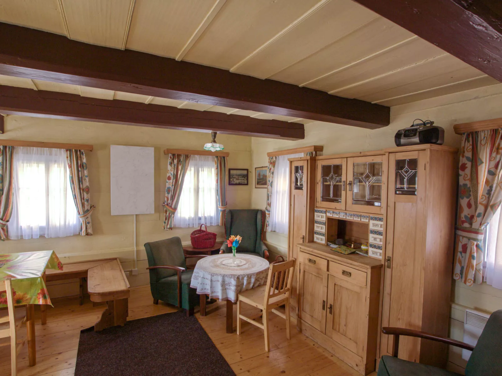 Mezná u Hřenska-Inside