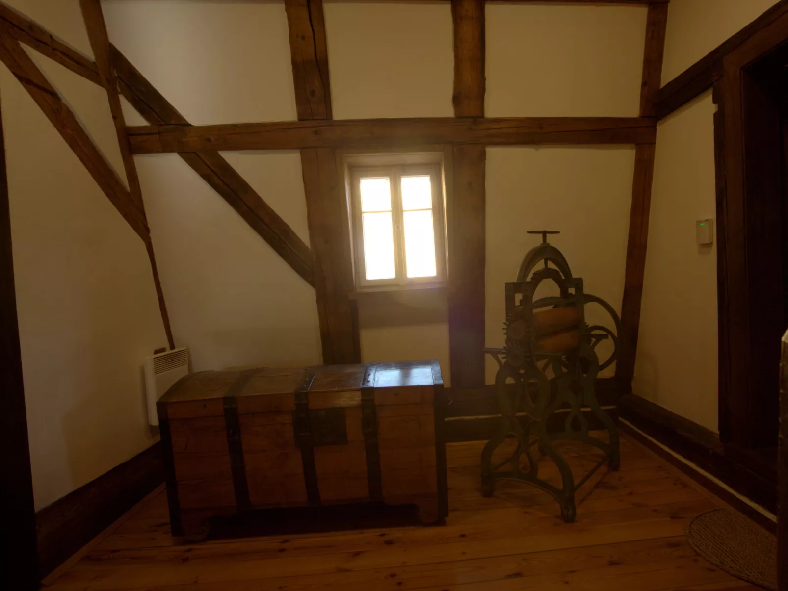 Mezná u Hřenska-Inside