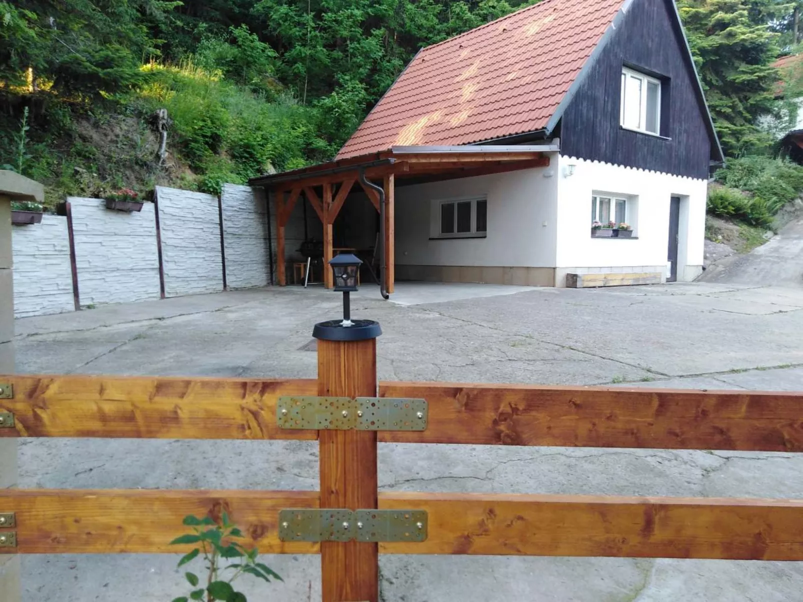 Zimořský domek-Draußen