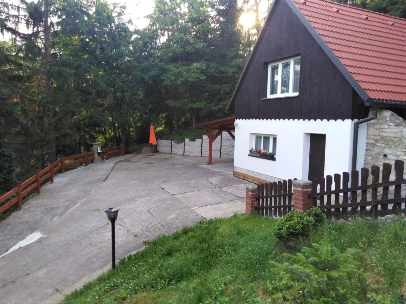 Zimořský domek-Draußen