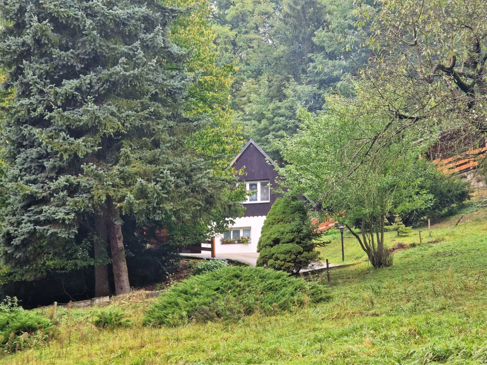 Zimořský domek-Draußen