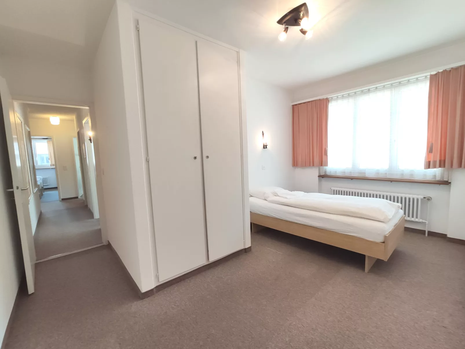 Regina Apt Golfblick-Inside