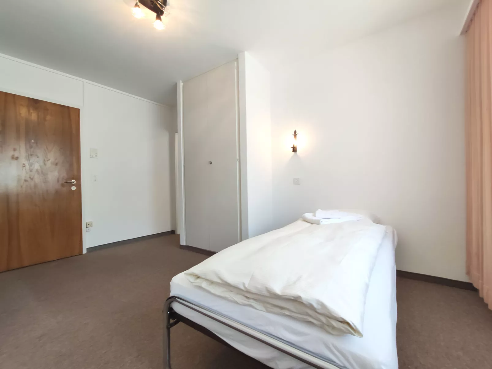Regina Apt Golfblick-Inside