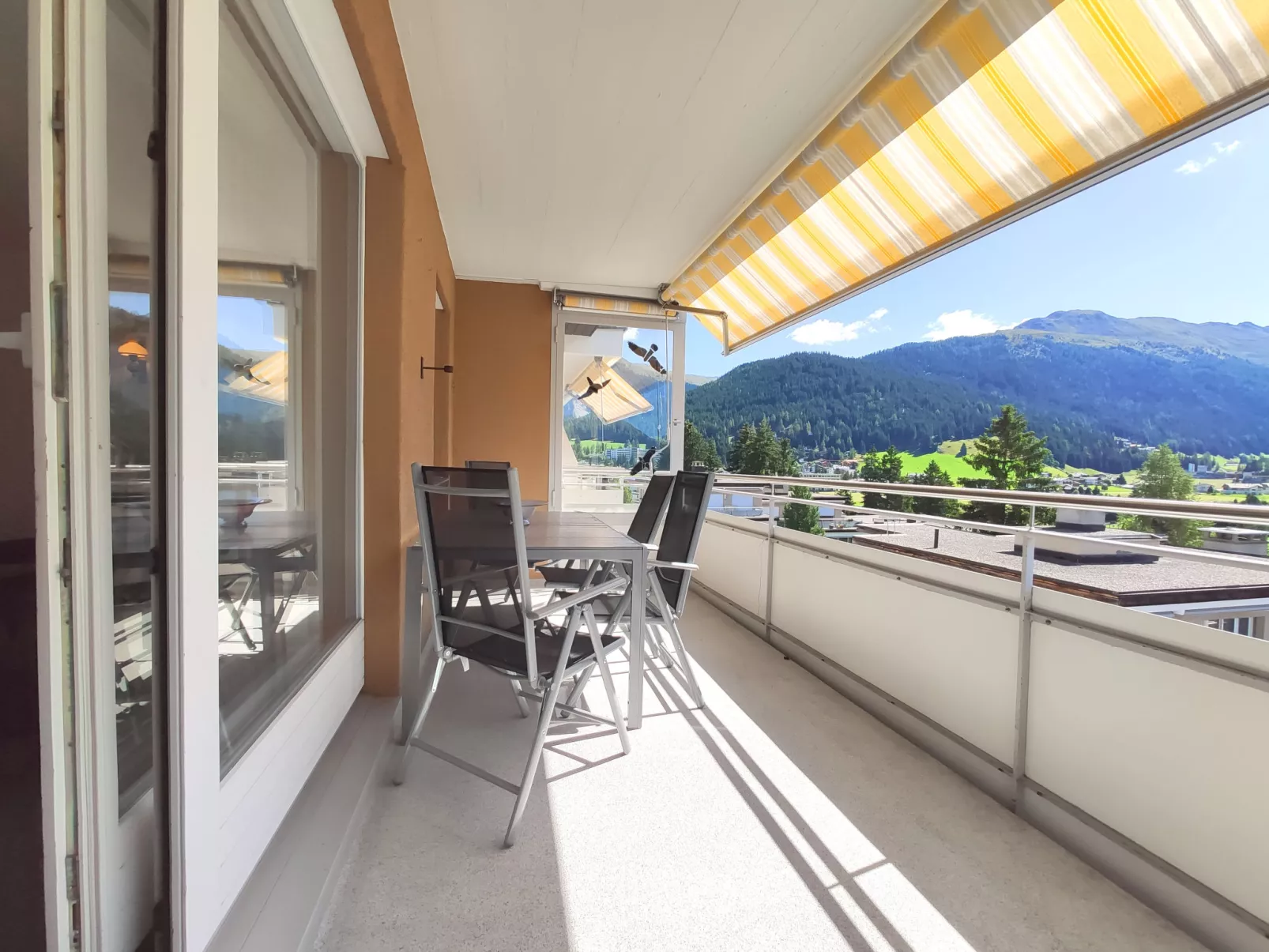 Regina Apt Golfblick-Outside