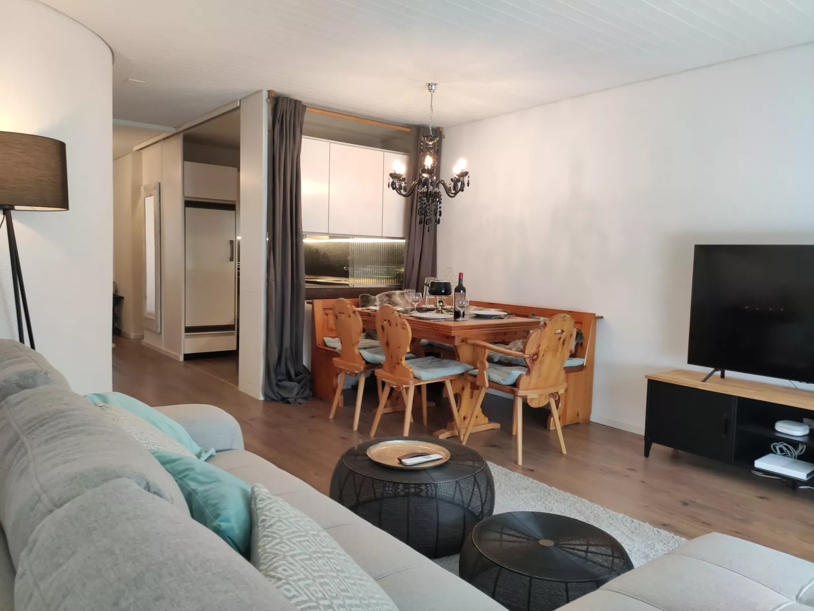 Verbena Apt 4-Inside