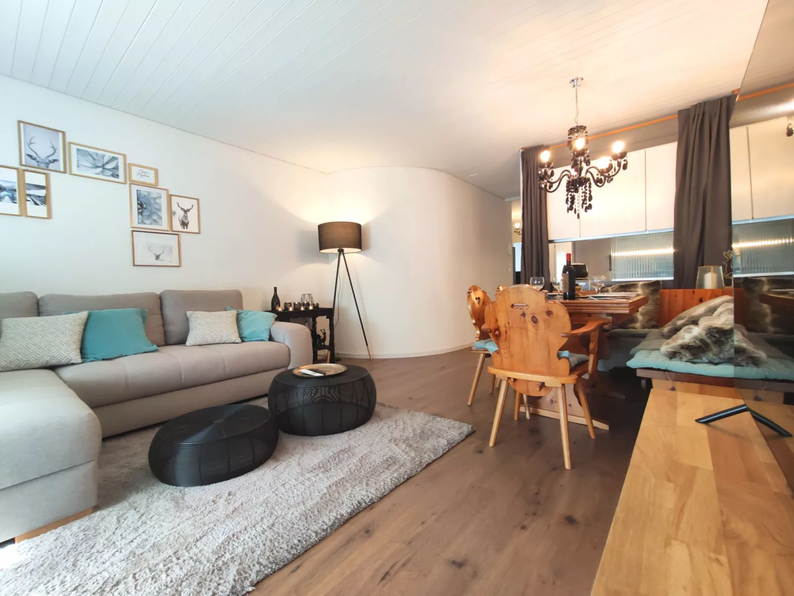 Verbena Apt 4-Inside