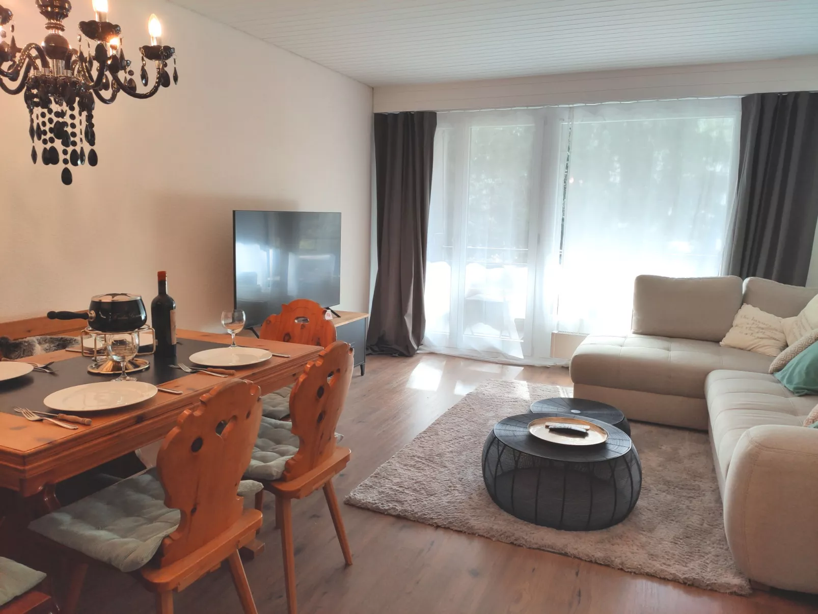 Verbena Apt 4-Inside