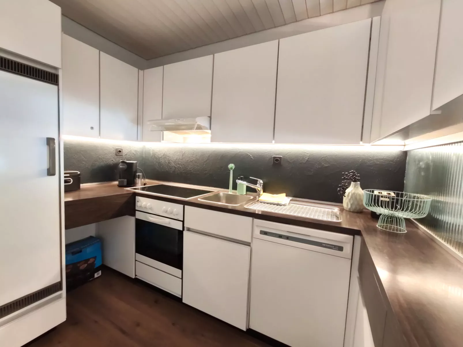 Verbena Apt 4-Inside
