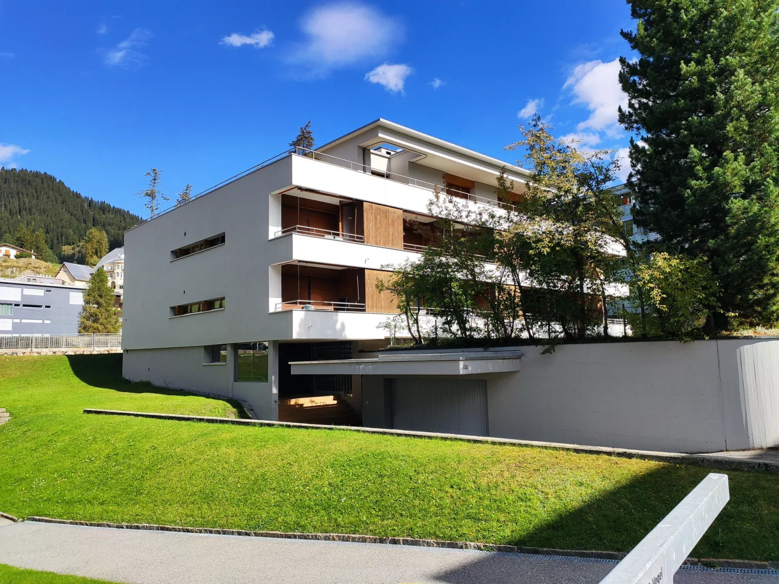 Verbena Apt 4-Outside