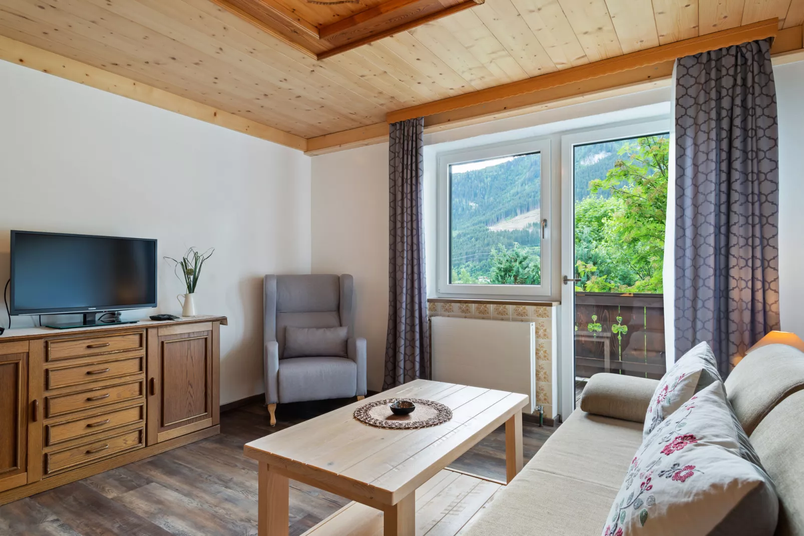 Dorfruh-Living room