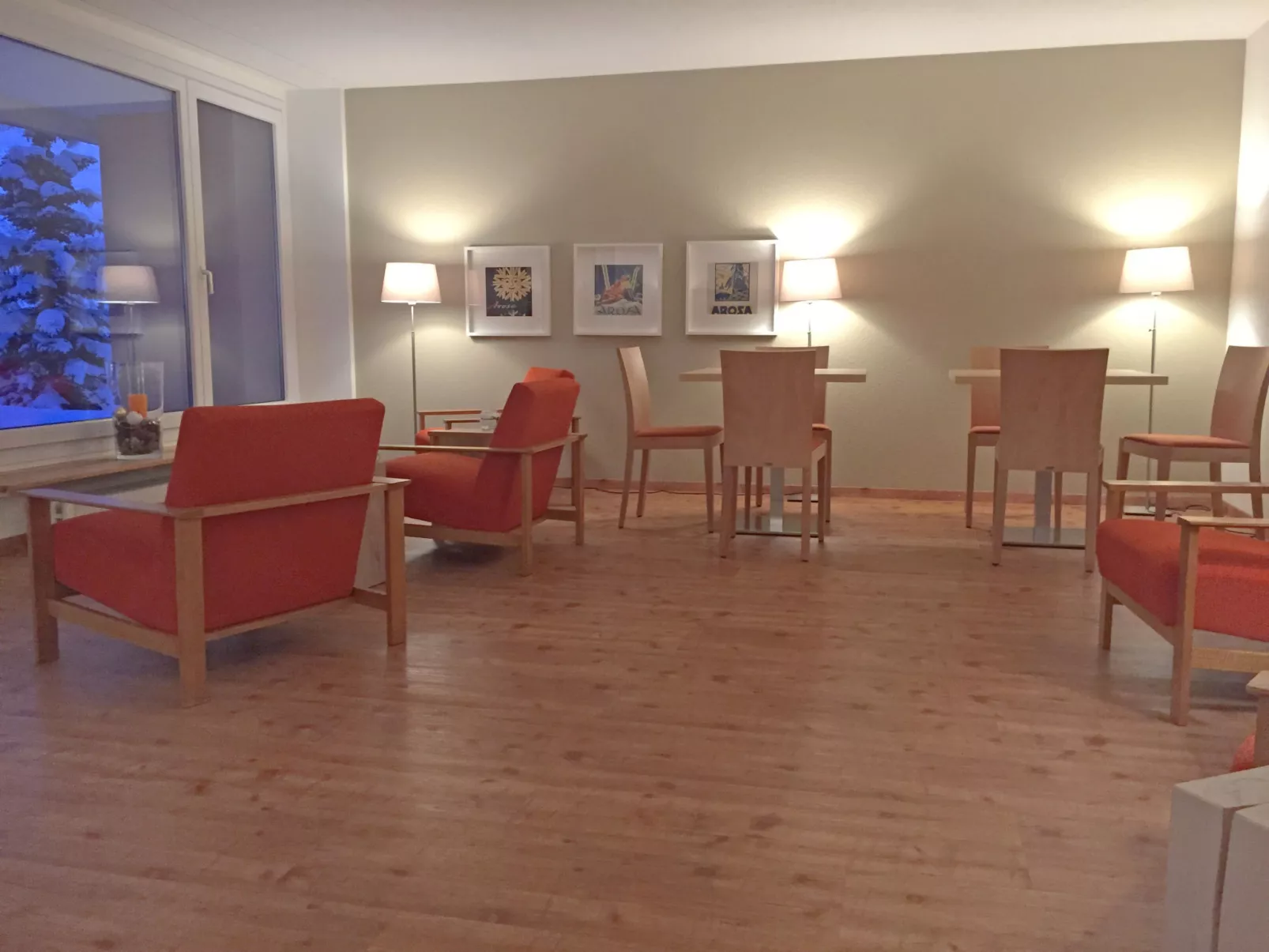 Promenade (Utoring)-Inside