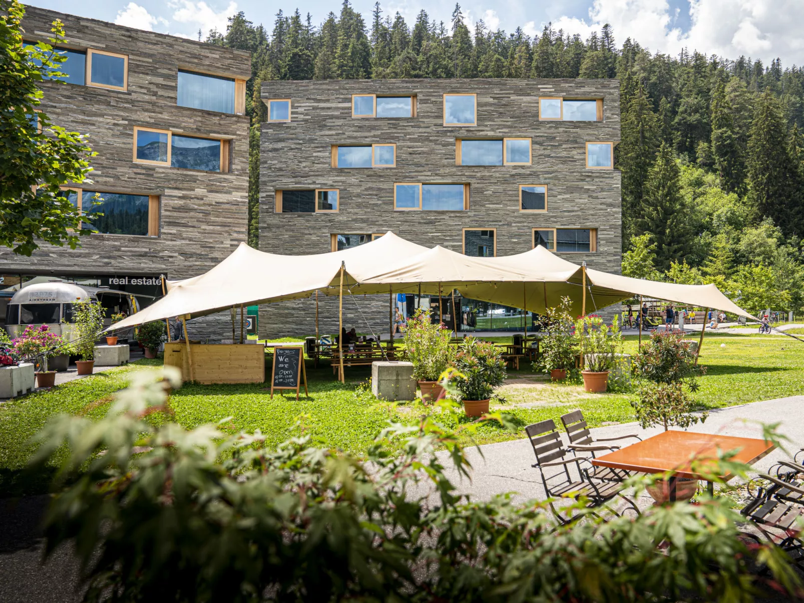 Superior Alpine-Outside