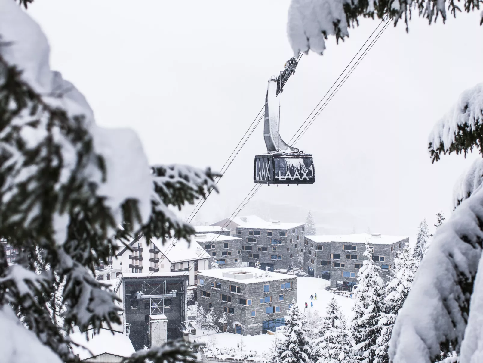 Superior Alpine-Outside